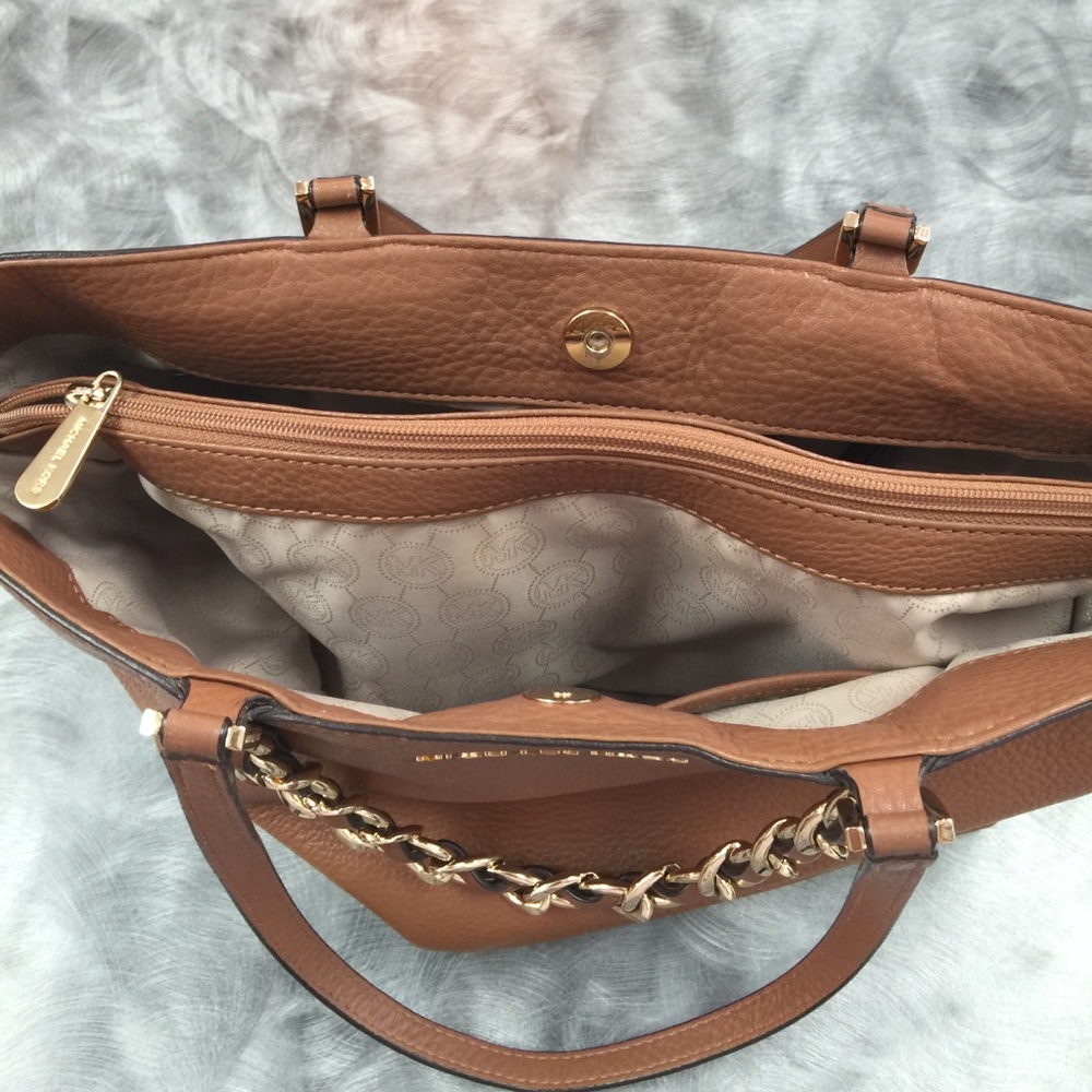 Micheal Kors Handbag - Picture 5 of 6