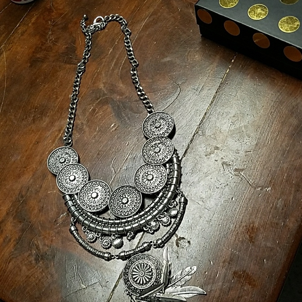 Necklace  very beautiful.