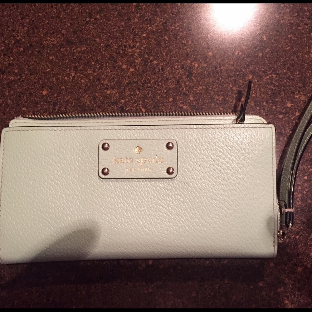 Mint colored Kate spade wallet⚡️final mark down⚡️