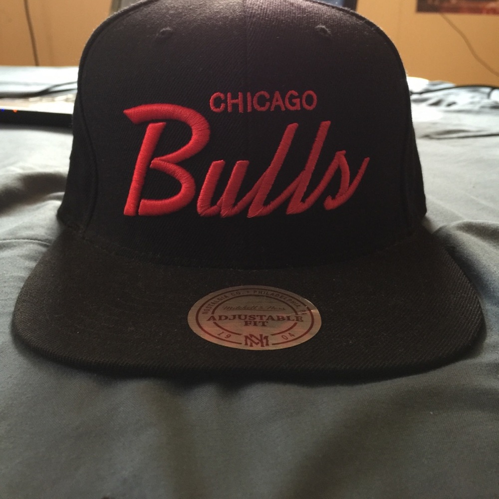 Authentic Mitchell&Ness Bulls cap w/ leather strap