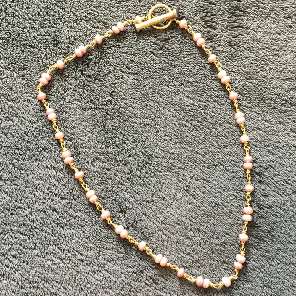 Beautiful gold tone and pink pearl necklace
