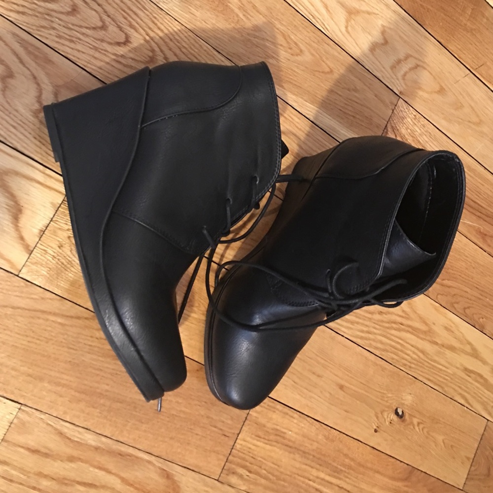 Journee Collection Black Gentry Bootie