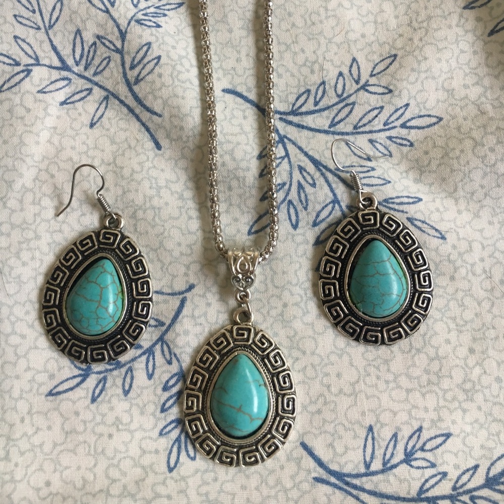 Turquoise pendant with matching earrings