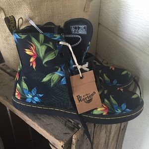 Brand new Dr. Martens air waves
