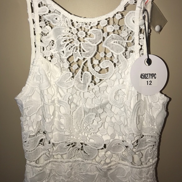 White lace/floral dress - Picture 2 of 4