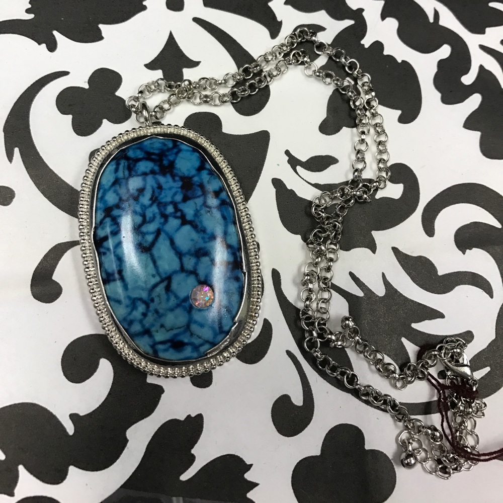 BLUE STONE PENDANT CRYSTAL ADORNMENT
