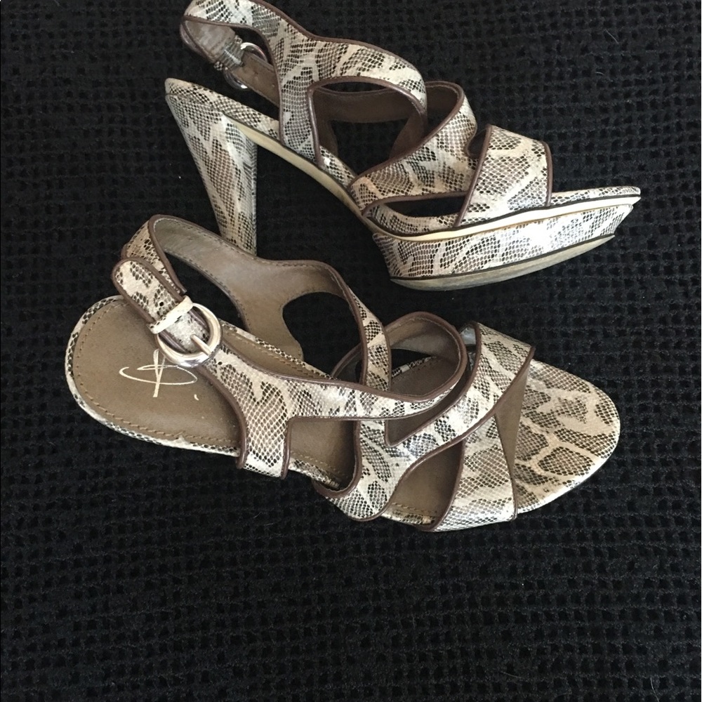 B Makiwsky high heels shoes