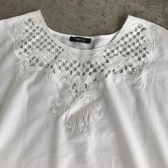 White top - Picture 2 of 2