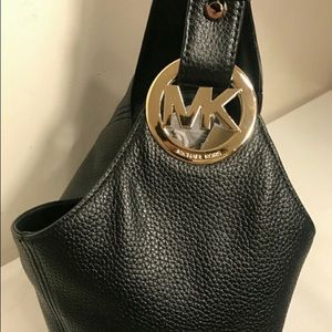 Black soft leather michale kors sholder bag