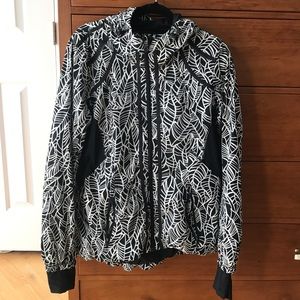 lululemon athletica b/w pattern run jacket size 8