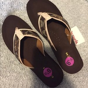 brand new authentic coach flip flops