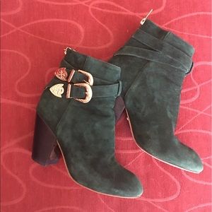RAYE beautiful hunter green ankle boots