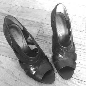 Tahari Kate brown heeled sandals