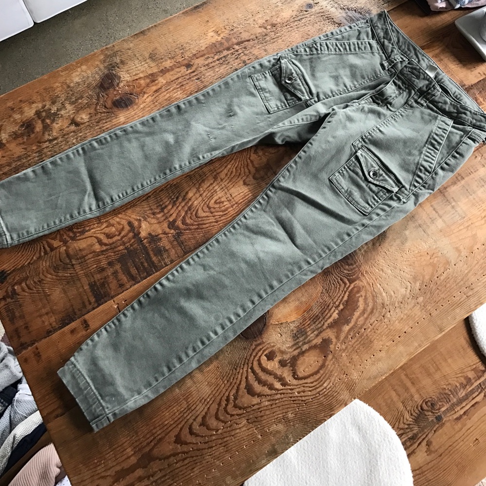 Gap Khaki Green Ankle grazing pants