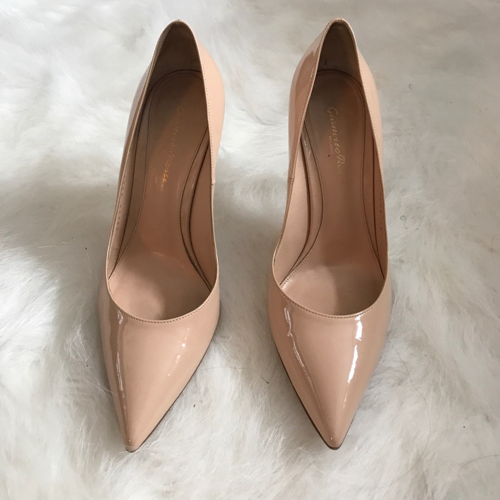 Gianvito Rossi pointed heels size 39