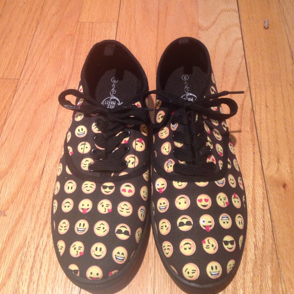 ✨NEW ITEM✨Black Emoji Tennis Shoes