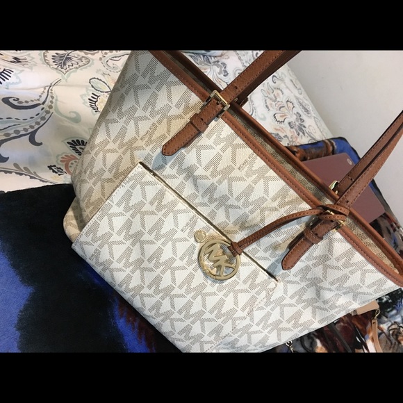 Michael Kors Handbags - Michael Kors bag