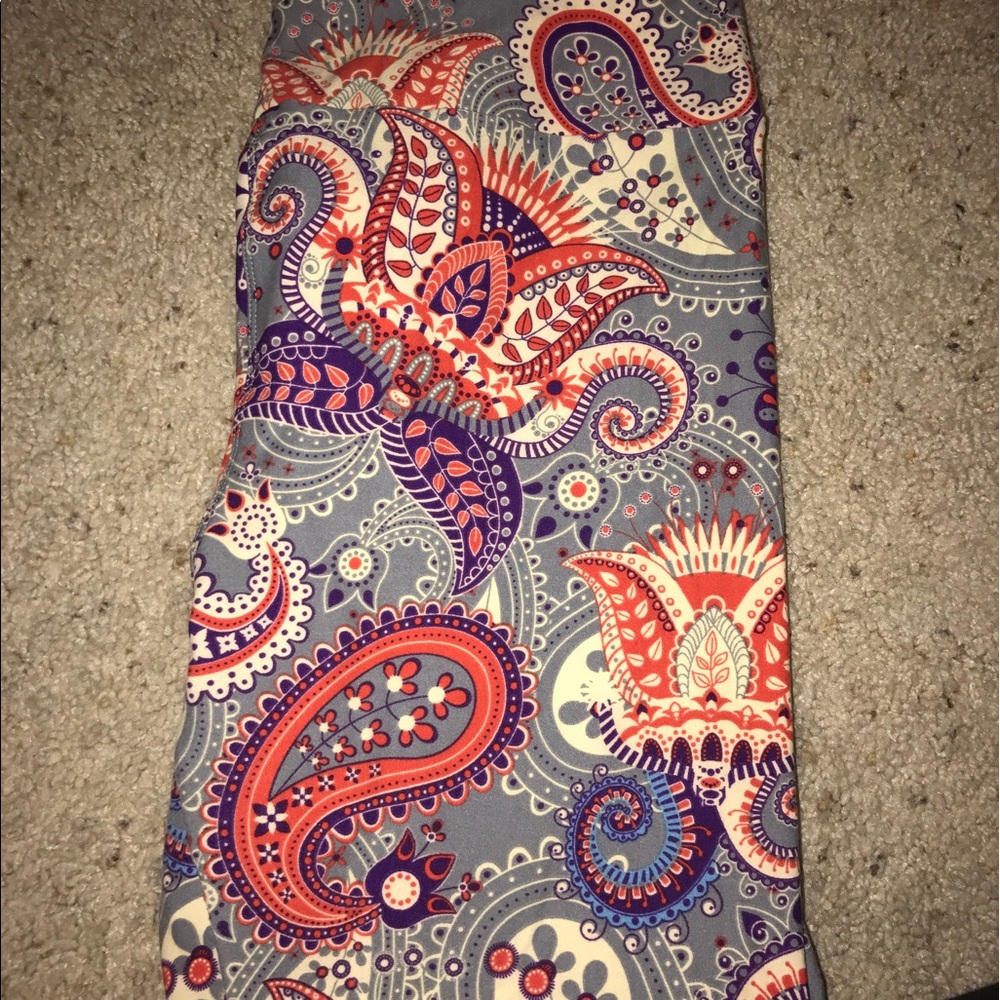 TC GRAY PAISELY LEGGINGS LULAROE