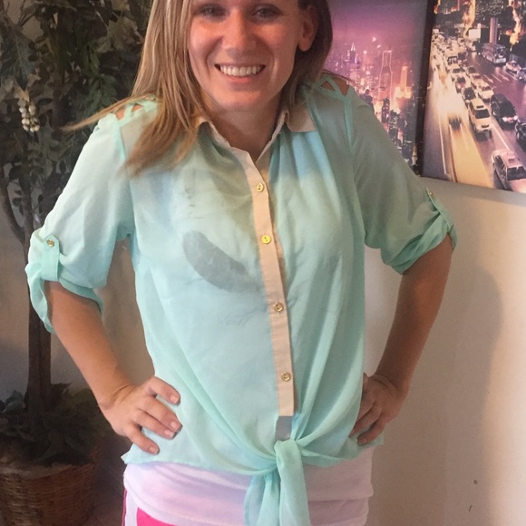 Opened Criss Cross Shouldered Top - Picture 3 of 7