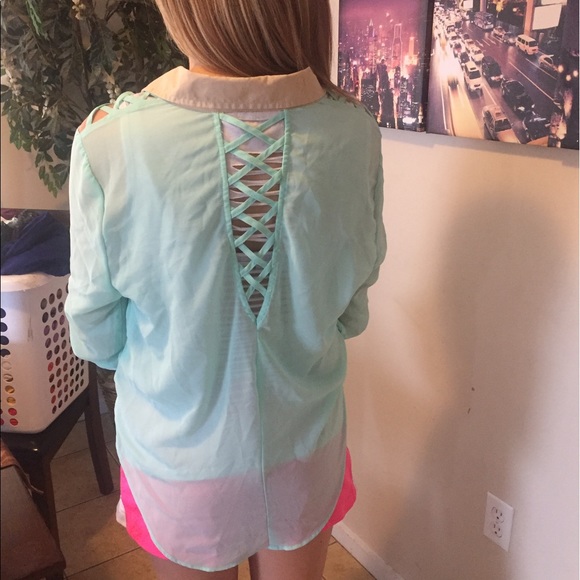 Opened Criss Cross Shouldered Top - Picture 2 of 7