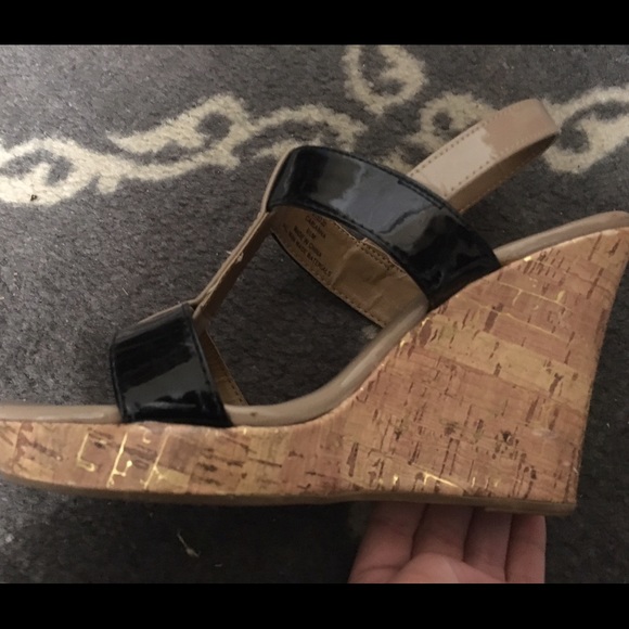 Black and beige wedges - Picture 3 of 3