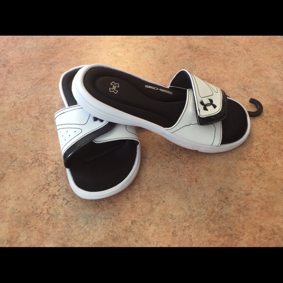 NWT women's under armour white & black slides - Picture 4 of 4