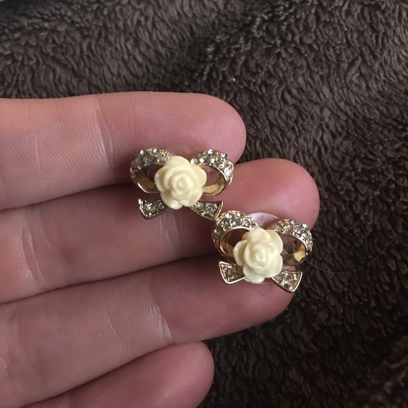 Earrings - Picture 1 of 1