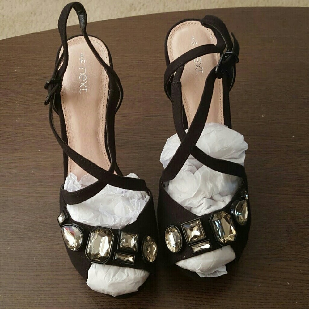 Brand new peep toe sandals