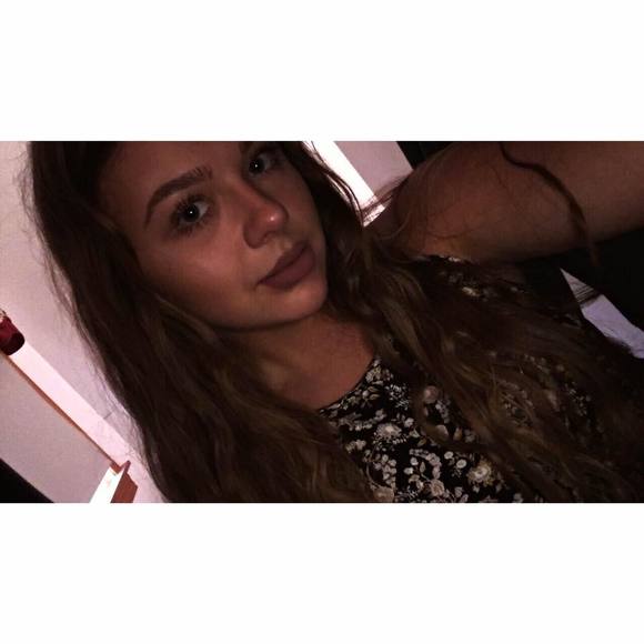 Meet your Posher, Lara - Picture 1 of 1