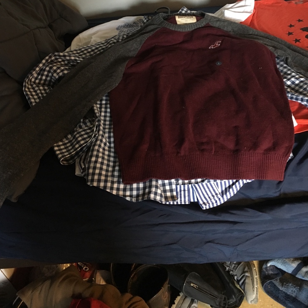 Hollister co maroon sweater