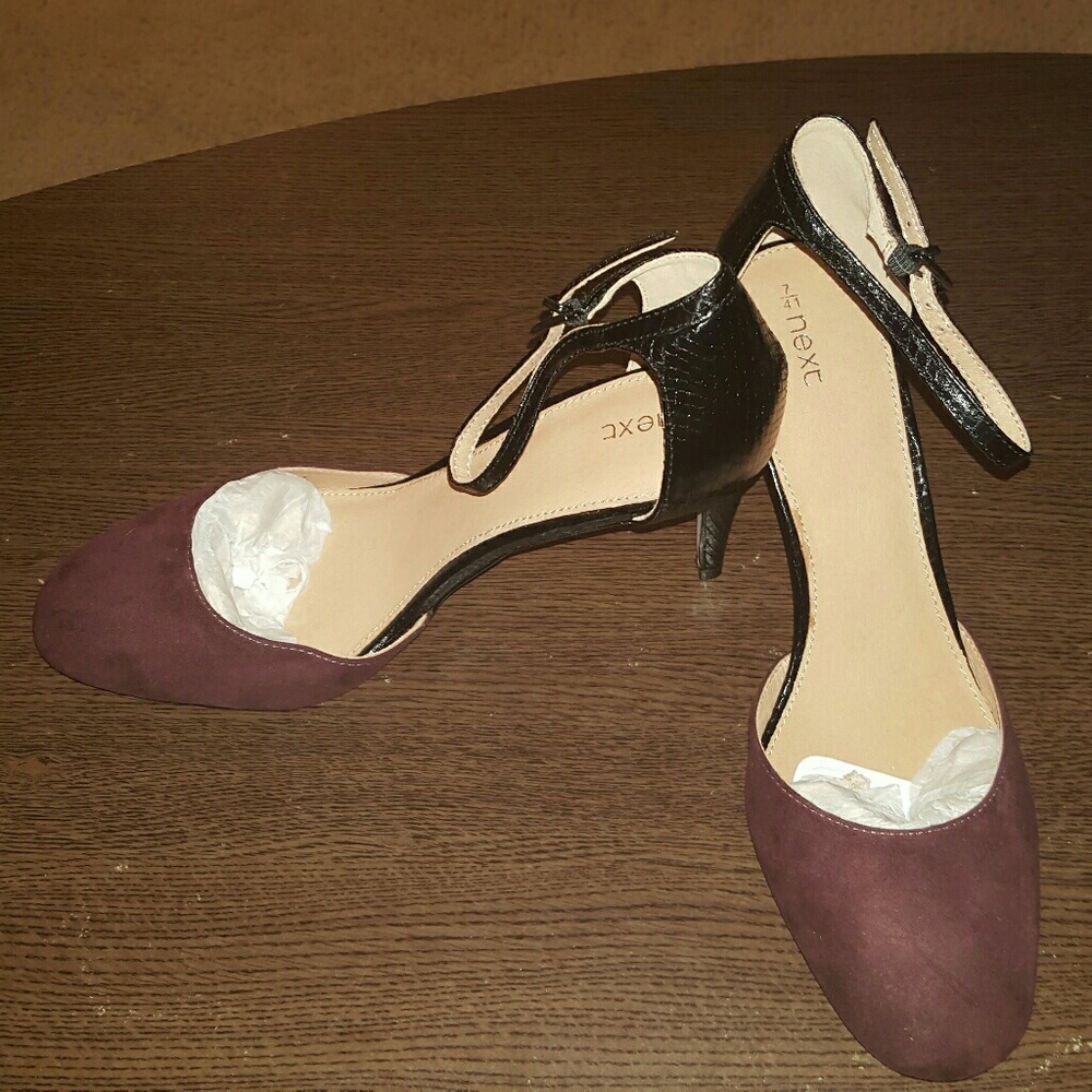 Round toe ankle strap heels