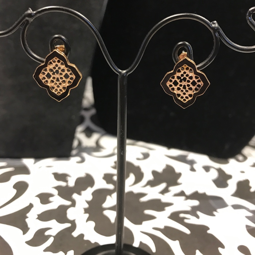 NEW EARRINGS BLACK AND GOLD DARLING