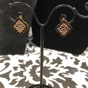 NEW EARRINGS BLACK AND GOLD DARLING