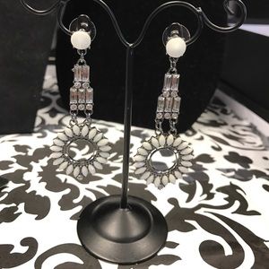 BEAUTIFUL CRYSTAL & WHITE SUNBURST DANGLE EARRINGS