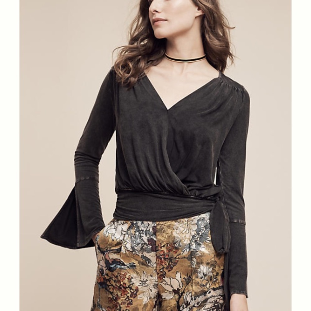 LIKE NEW Anthropologie Bell Sleeve top with bow