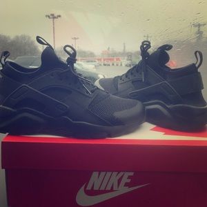 Women's 7.5 (6.5Y) Nike Air Huarache ‼️‼️SOLD‼️‼️