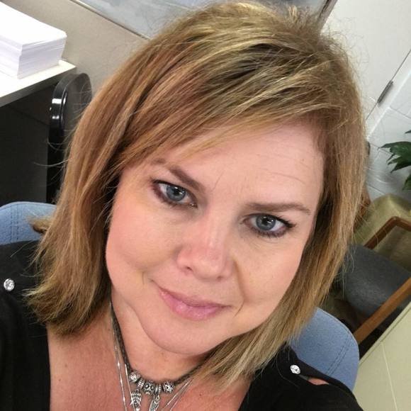 Meet your Posher, Lori - Picture 1 of 1