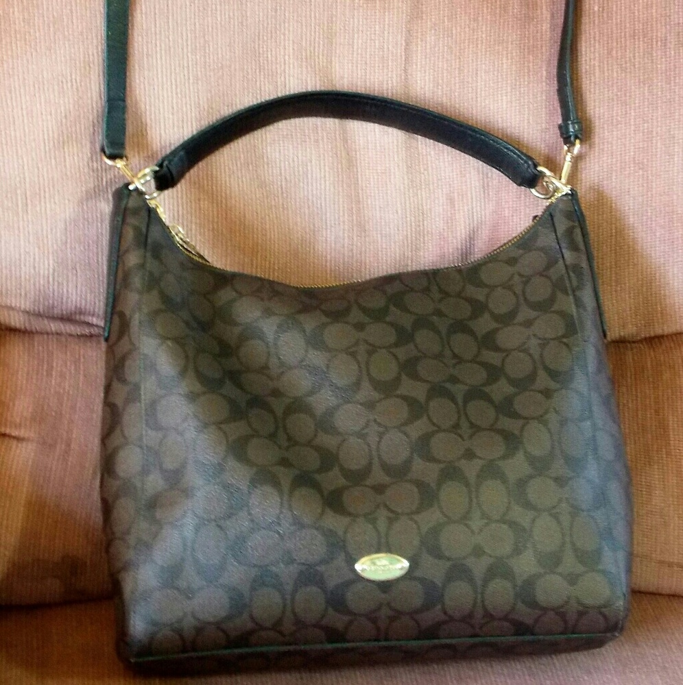 Coach signature lg. Celeste EUC