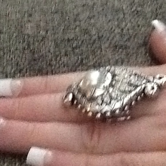 Shimmering pearls, dazzling crystals engraved ring - Picture 3 of 4