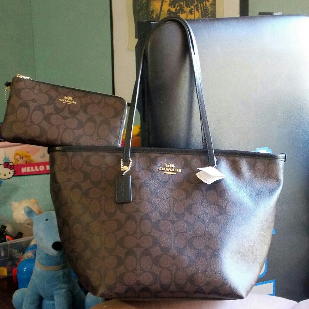 SOLD ON ANOTHER SITE!!!! Coach Tote!
