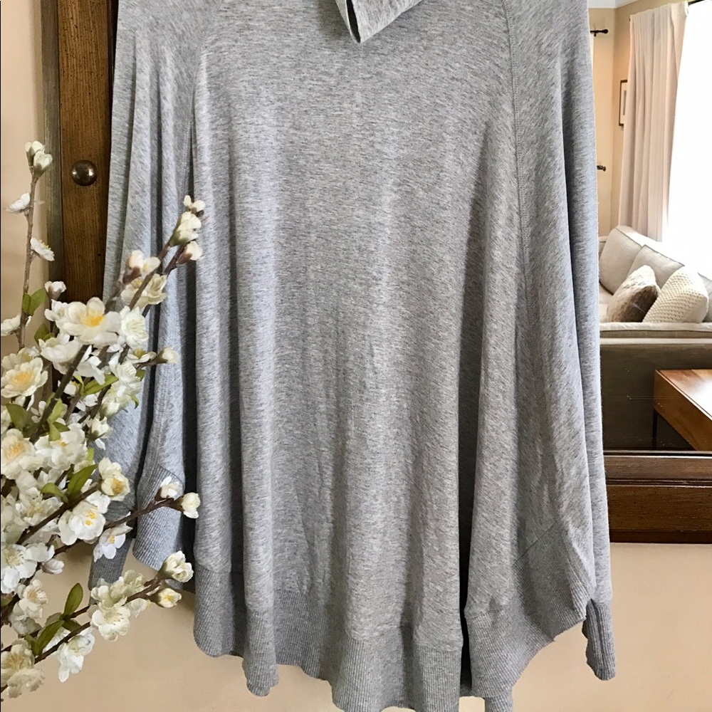 Chelsea and Theodore Top. 🙋🏻✨