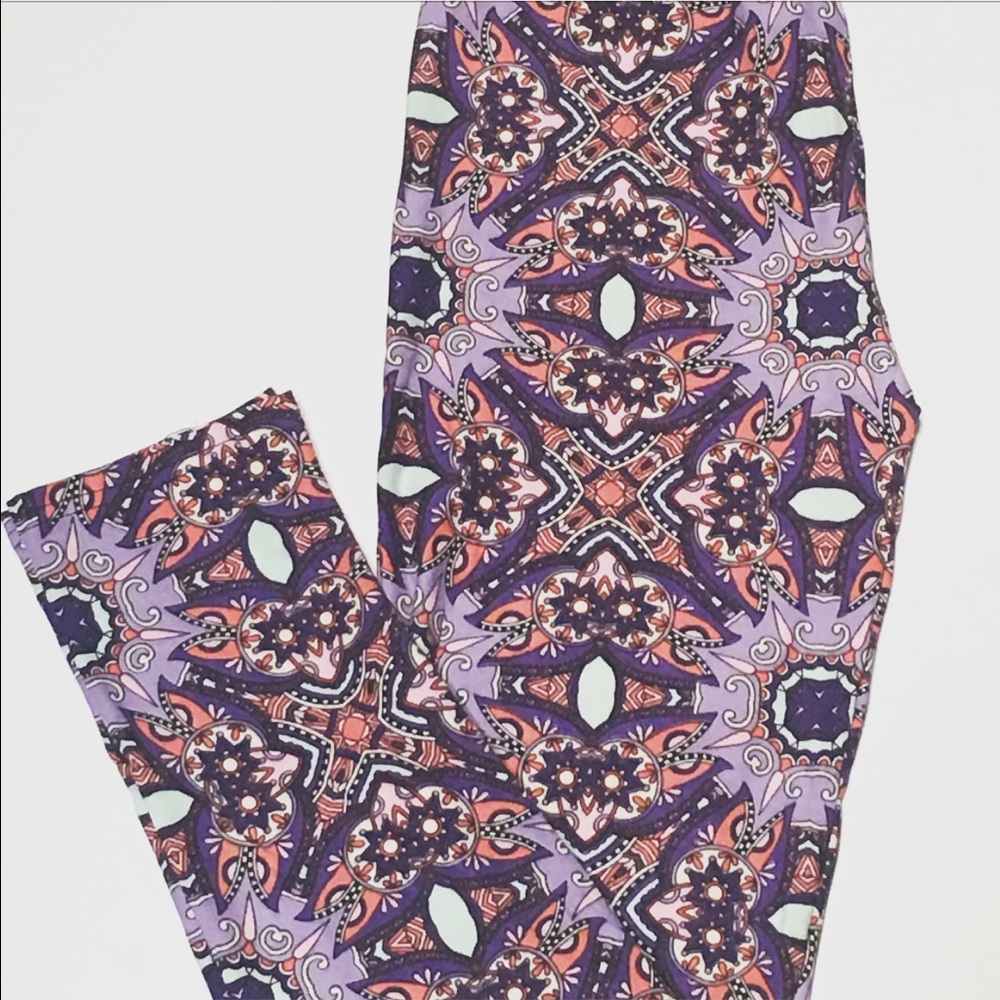 🆕Buttery Soft Limited Print Leggings Stunning