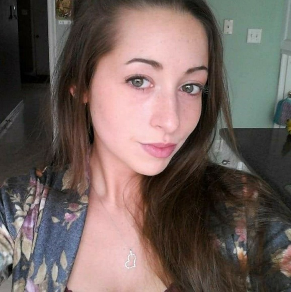 White Gold Heart Necklace - Picture 5 of 8