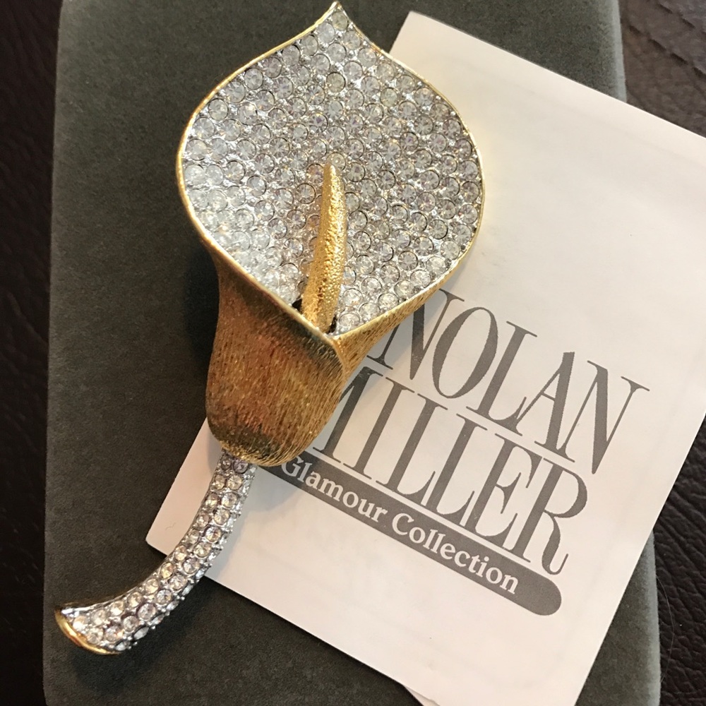 Host pick! Rhinestone Callalily brooch