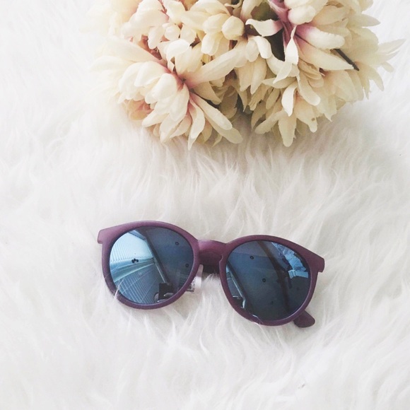 Isaac Mizrahi Accessories - nwot//isaac mizrahi • purple mirrored sunnies