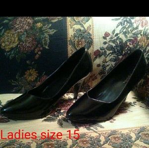 Black patent sz 15 ladies shoes by Pleaser
