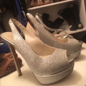 Beautiful ALDO glittered peep toe pumps!