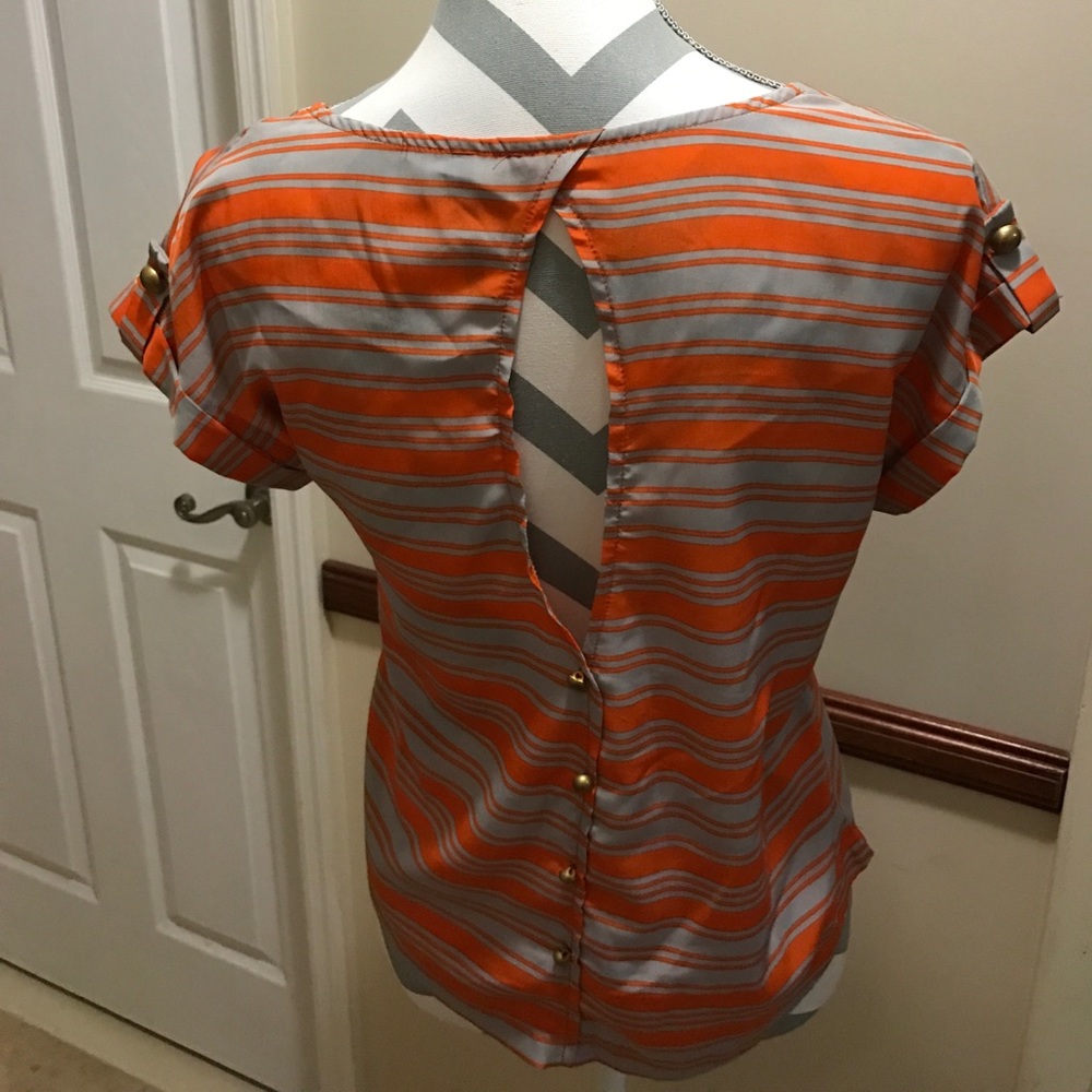 Open Back Top - Picture 2 of 2