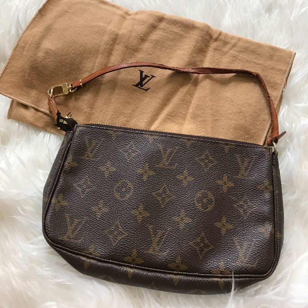 Louis Vuitton small bag *handle needs replacement*