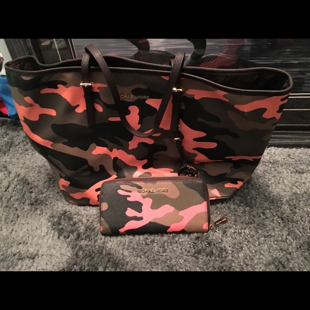 Matching Camo Michael Kors purse and wallet!